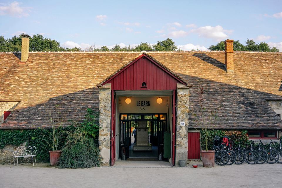 Le Barn is a French country retreat that yields to nature with a poetic informality evoking a chic summer camp.