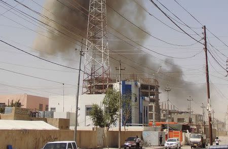 Smoke rises after a bomb attack in the city of Ramadi, May 15, 2015. REUTERS/Stringer