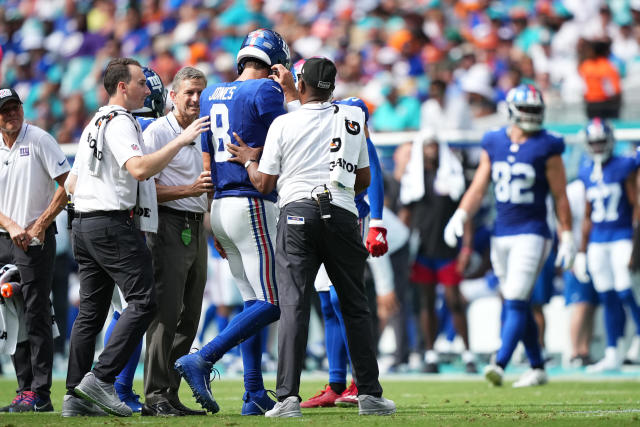 Carl Banks Believes Giants QB Daniel Jones Getting Hit Too Much Could Have  Shellshocked Him - Sports Illustrated Bleav News, Analysis and More