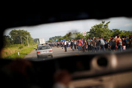 Central American migrants walk along the highway near the border with Guatemala, as they continue their journey trying to reach the U.S., in Tapachula, Mexico October 21, 2018. REUTERS/Ueslei Marcelino