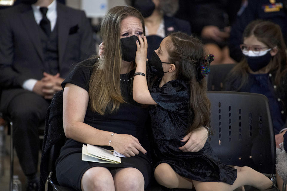 Image: Abigail Evans, 7, the daughter of late U.S. Capitol Police Officer William Evans, and her mother Shannon Terranova, pay their respects as his remains lie in honor in the Capitol rotunda on April 13, 2021. (Tom Williams / Pool via Getty Images)