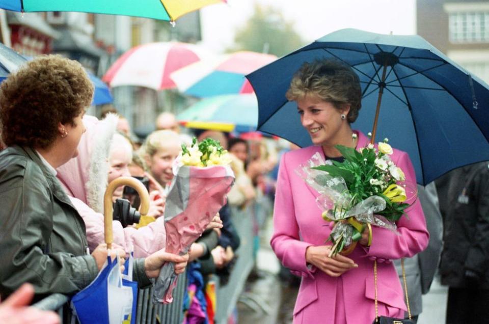 <p>Princess Diana fights the rain in style.<br></p>