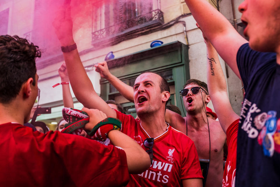 MADRID, SPAIN - 2019/05/31: Liverpool supporters sing and cheer on the streets ahead of the finals.

Madrid will host the UEFA Champions League Final between Liverpool and Tottenham Hotspur at the Wanda Metropolitano Stadium. (Photo by Mateusz Slodkowski/SOPA Images/LightRocket via Getty Images)