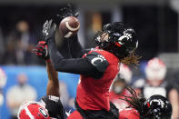 Cincinnati quarterback Ben Bryant (6)makes the catch against Georgia during the second half of the Peach Bowl NCAA college football game, Friday, Jan. 1, 2021, in Atlanta. (AP Photo/Brynn Anderson)