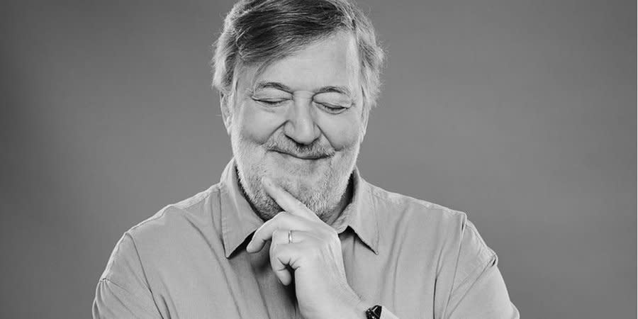 Stephen Fry notes ‘extraordinary humor and determination’ of Ukrainians while on visit to Kyiv