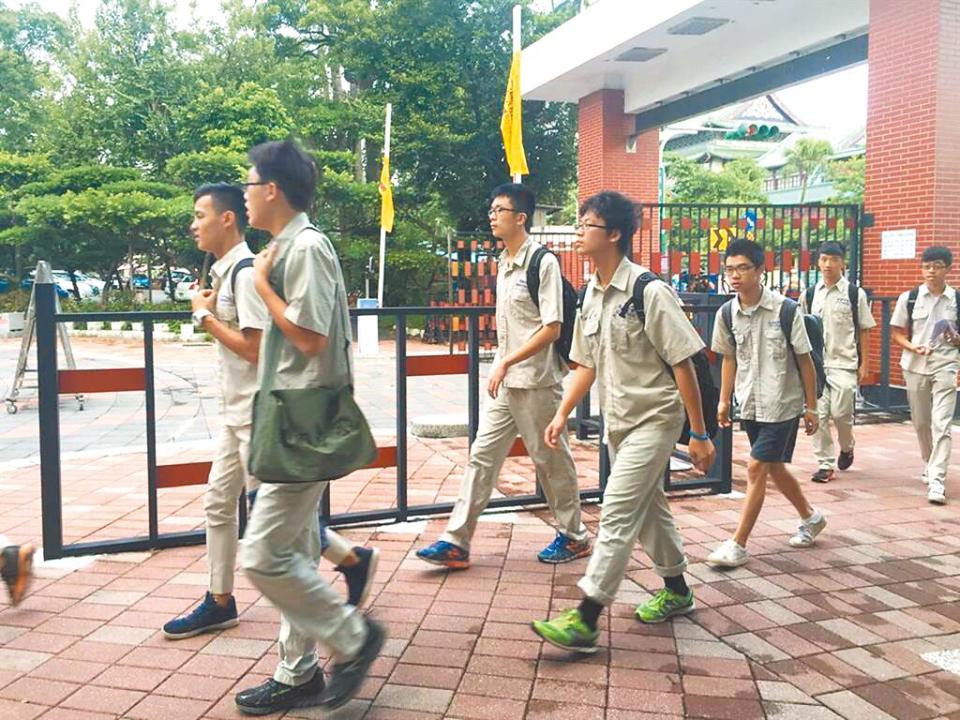 台北市高中人文社會資優班逐漸式微，建中、北一女人社班在今年走入歷史。圖為建中學生。（本報資料照片）