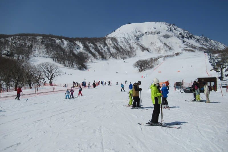 日本栃木縣那須溫泉的家庭滑雪場。（翻攝那須温泉ファミリースキー場臉書）