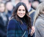 <p>Meghan llevó un bodysuit de cuello tortuga negro Wolford que combinó con unos pantalones negros de pata ancha de la diseñadora americana Veronica Beard.<br>EFE </p>