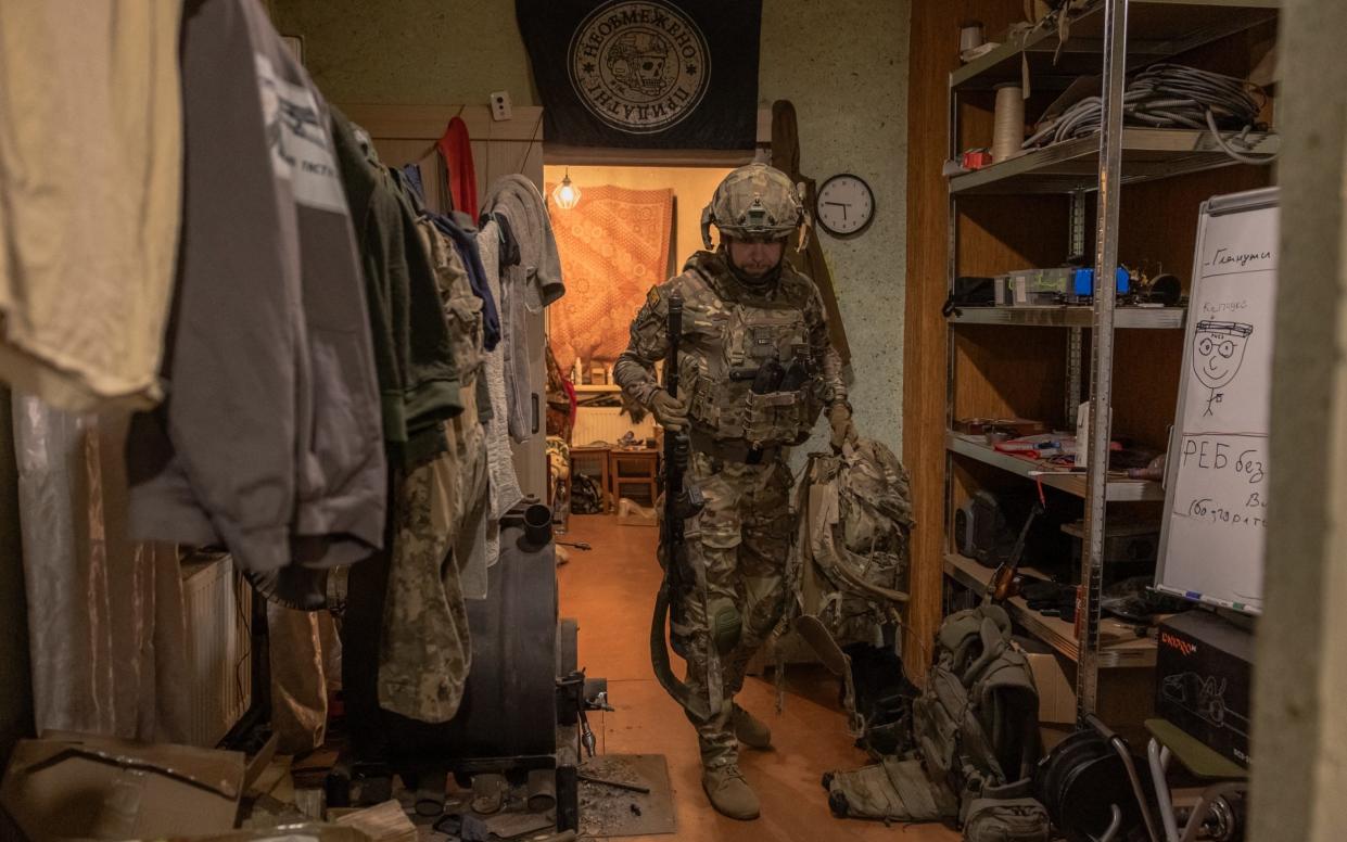 A Ukrainian soldier prepares for duty