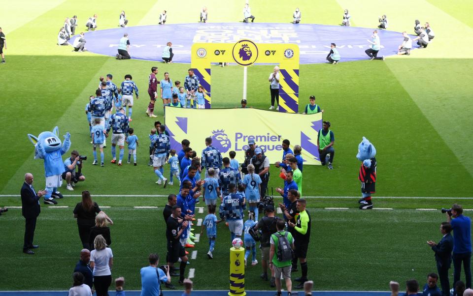  Manchester City team walk out to a guard of honour from the Chelsea team prior to the Premier League match between Manchester City and Chelsea FC - Shaun Botterill/Getty Images