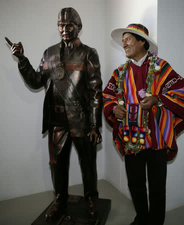 Bolivia's President Evo Morales poses with a statue of himself after the inauguration of the Orinoca Museum in Orinoca, Bolivia February 2, 2017. REUTERS/David Mercado