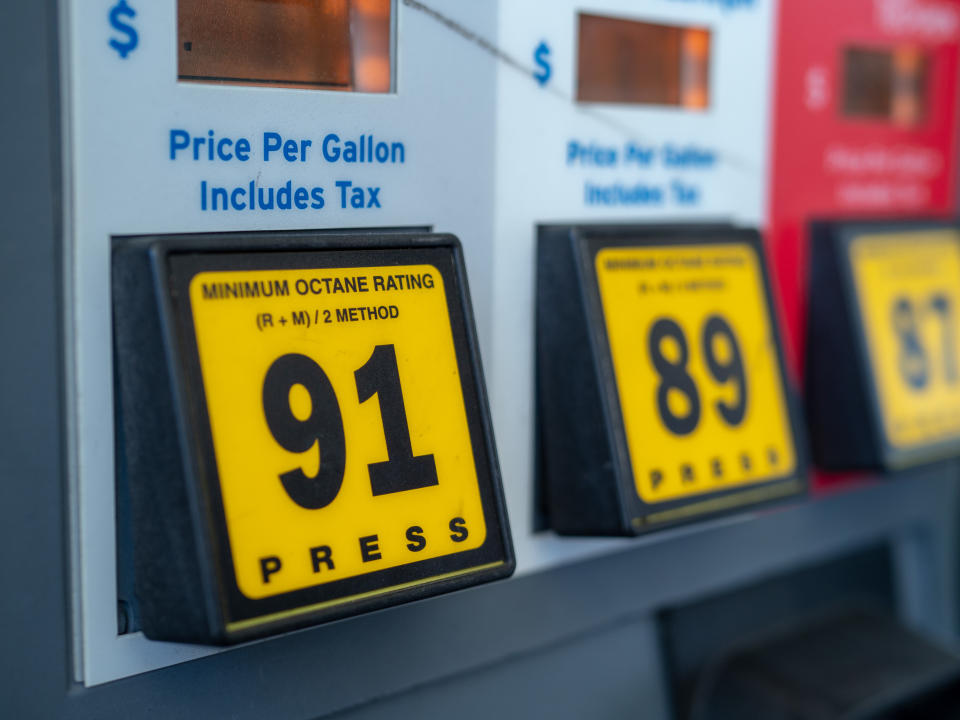 Los expertos recomiendan usar gasolina sin etanol para que tu depósito te dure más tiempo. Foto: Getty Images. 