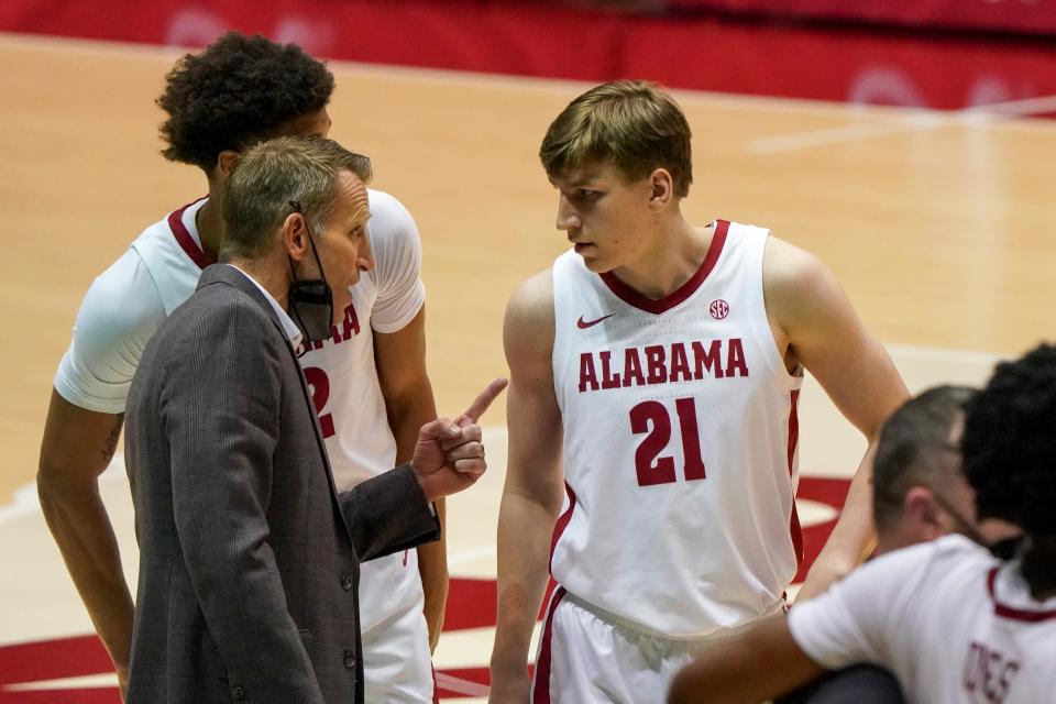 Mar 2, 2021; Tuscaloosa, Alabama, USA; Alabama Crimson Tide head coach Nate Oats talks to Alabama Crimson Tide guard Britton Johnson (21) and Alabama Crimson Tide forward Darius Miles (12) during the second half at Coleman Coliseum. Mandatory Credit: Marvin Gentry-USA TODAY Sports