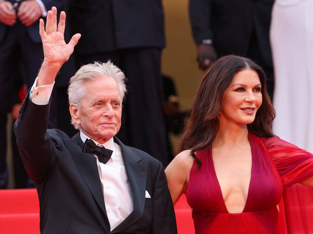 Michael Douglas und Catherine Zeta-Jones wollen ihre Villa verkaufen. (Bild: IMAGO/ABACAPRESS)