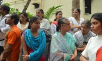 <p>Cricketers and family members pay their last respects to former Indian captain Ajit Wadekar, who passed away after a prolonged illness in Mumbai. </p>