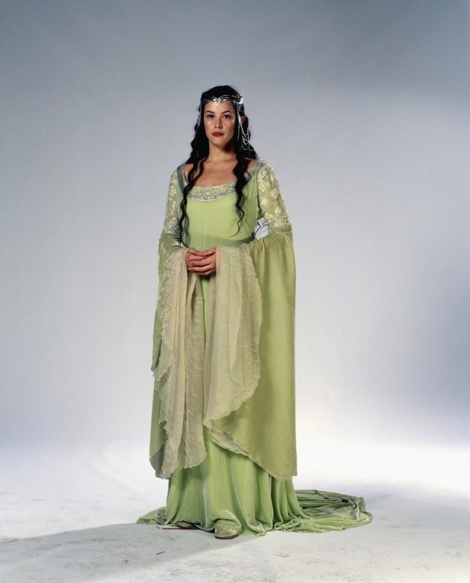 Liv Tyler 在《魔戒三部曲：王者再臨》（The Lord of the Rings: The Return of the King）飾演 Arwen，身穿綠色服飾。