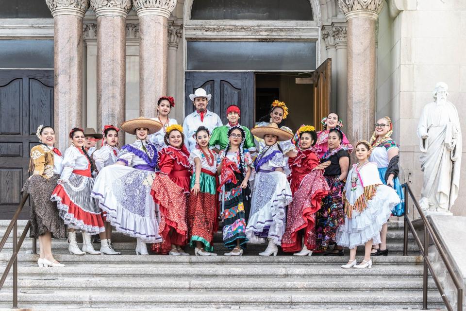 Ballet Folklorico Moyocoyani Izel will perform at Dia De Los Muertos.