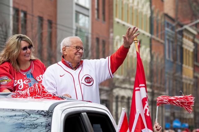 Fans enjoy Hall of Fame grand parade