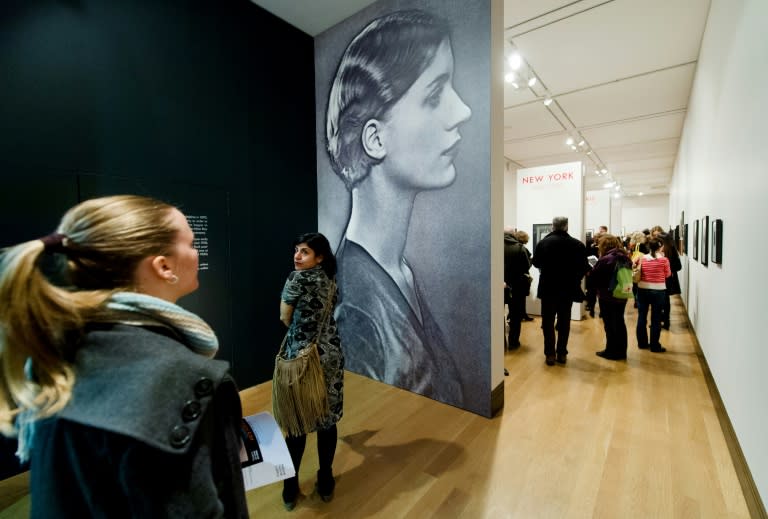 Una reproducción en gran formato de un retrato de la artista y fotógrafa estadounidense Lee Miller de 1929 expuesto en una muestra de Man Ray en la National Portrait Gallery de Londres, en una imagen del 6 de febrero de 2013 (Leon Neal)