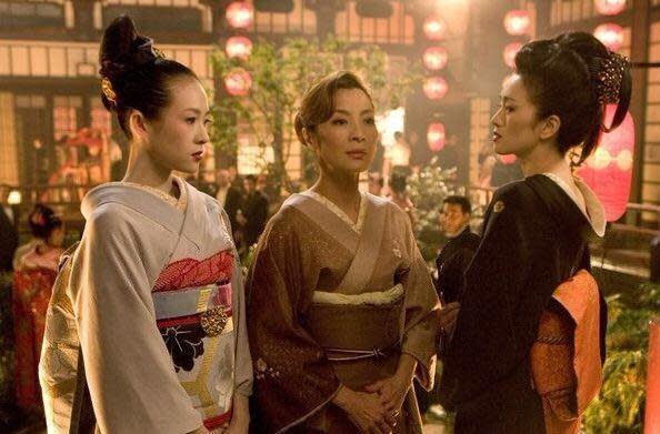章子怡（左起）、楊紫瓊、鞏俐曾一起合作《藝伎回藝錄》。（翻攝微博）