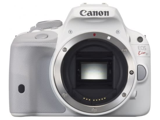 Canon 在日本發表白色EOS Kiss X7 雙鏡套組