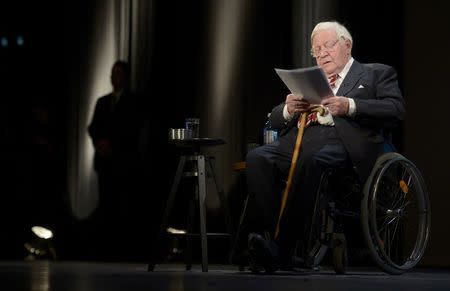 Former German Chancellor Helmut Schmidt delivers his speech at his birthday party, organized by German weekly magazine "Die Zeit", in a theater in Hamburg, in this January 19, 2014 file picture. REUTERS/Fabian Bimmer/Files