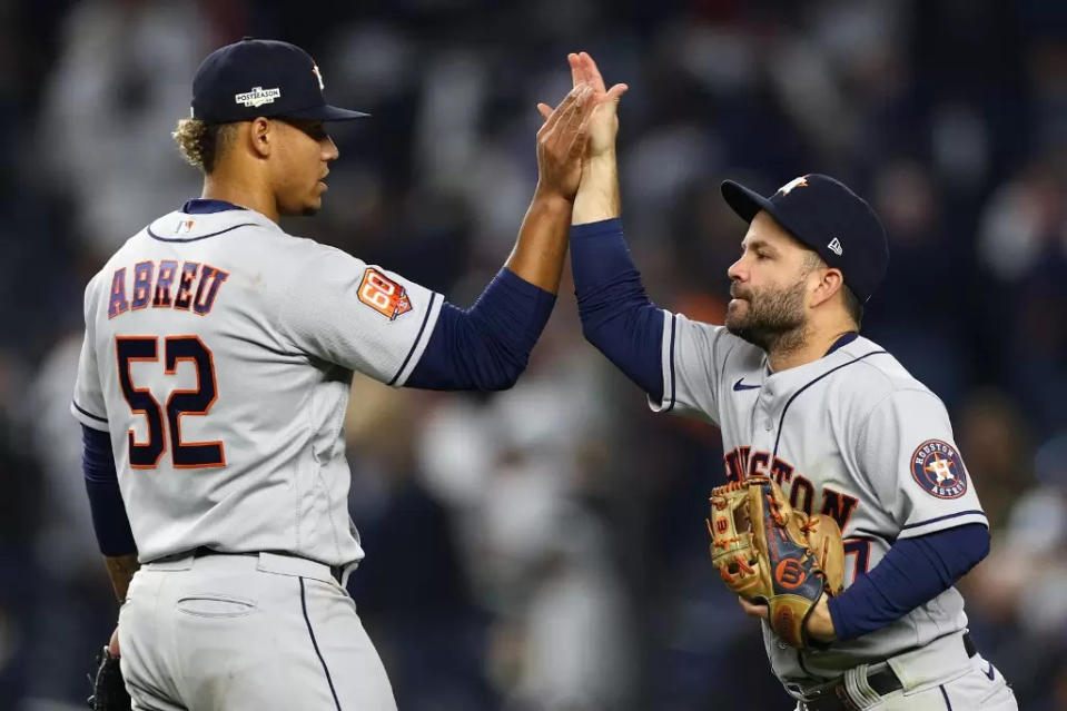 奧圖維（Jose Altuve，右）今天宣布與太空人簽下一張5年延長合約。法新社