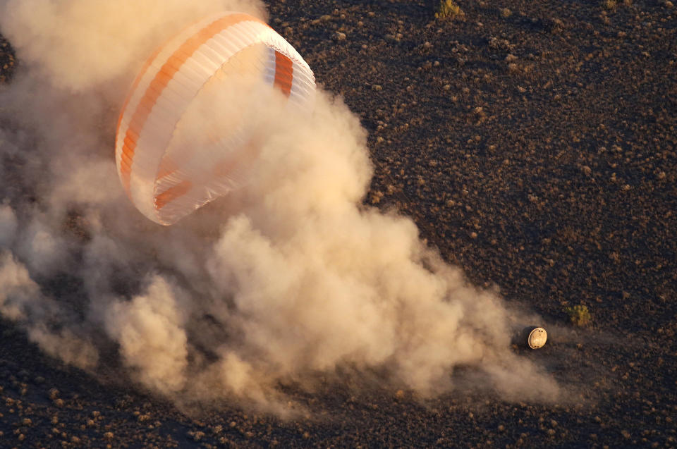 Soyuz TMA-19M touches down