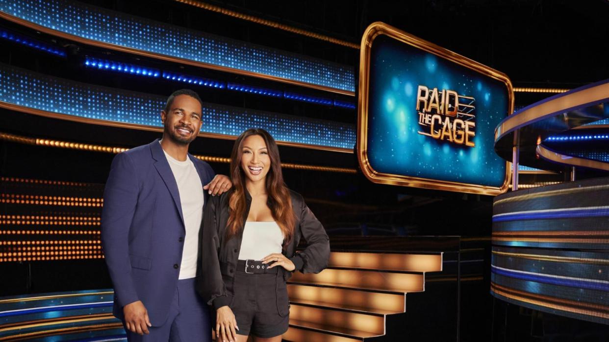  Damon Wayans Jr. and Jeannie Mai Jenkins on Raid the Cage. 