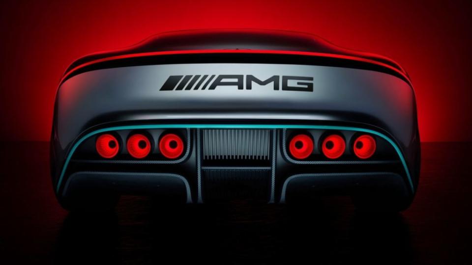 Vision AMG的尾燈造型同樣向傳統排氣管致敬。(圖片來源/ Mercedes-AMG)