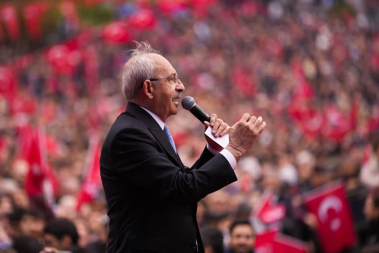 El líder opositor turco Kemal Kilicdaroglu durante un discurso de campaña en Estambul