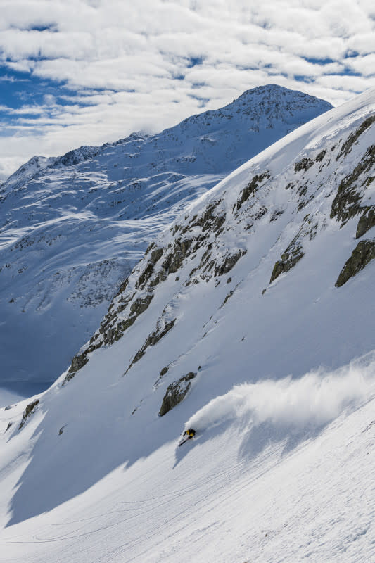 Chad Sayers skiing powder near Oberalppass, Switzerland.<p>Photo: Mattias Fredriksson</p>