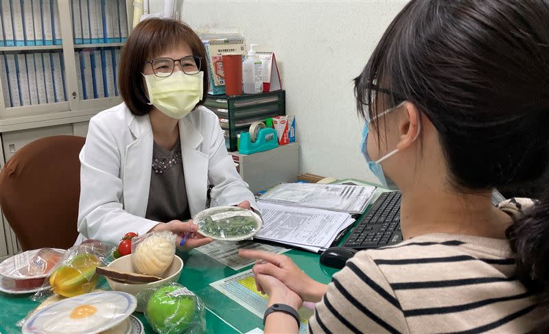 營養師表示各個國家保健食品法規不同，出國選購時評估自己是否需要。（圖／衛生福利部南投醫院 提供）