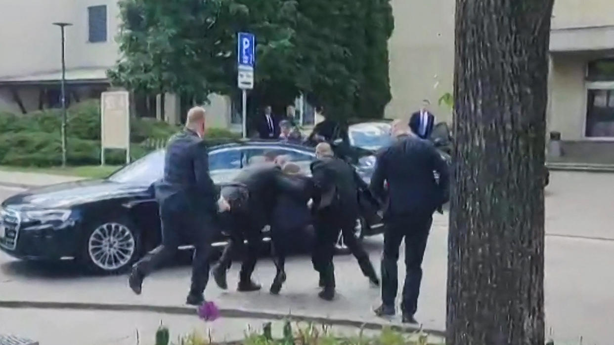  Camera footage of Slovakian Prime Minister Robert Fico after being shot. 