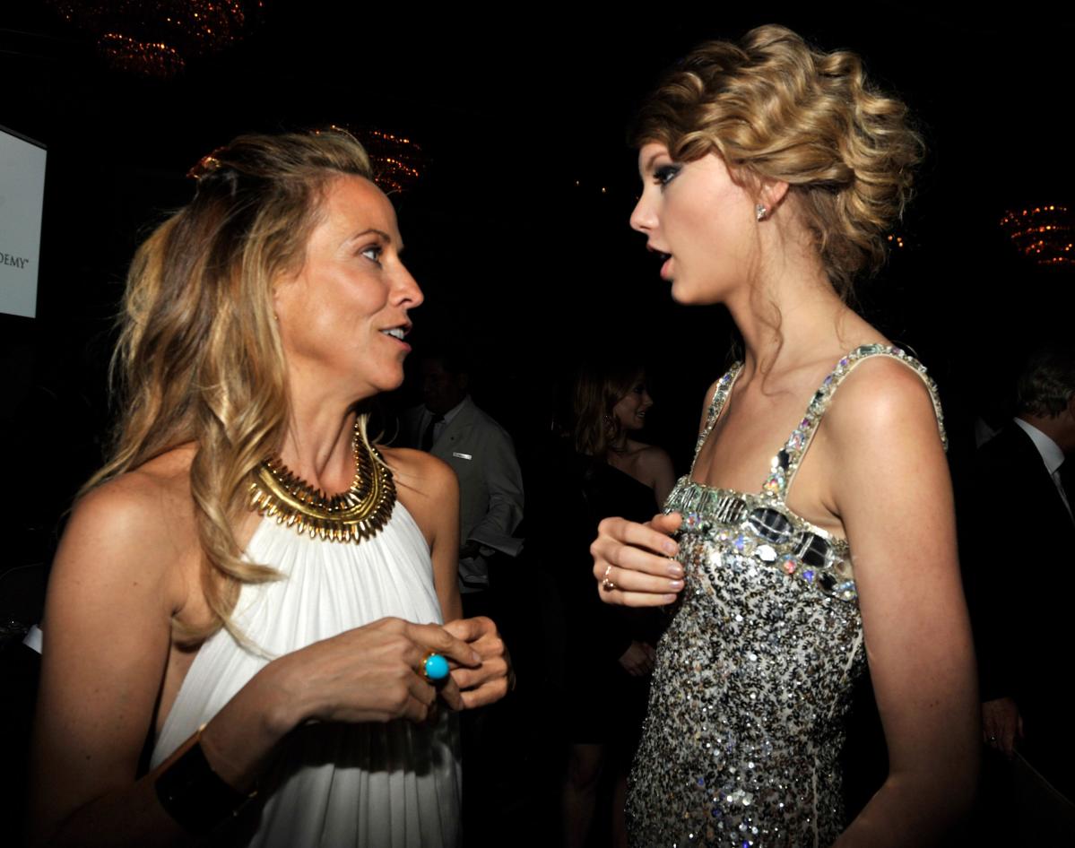 Sheryl Crow Tells Taylor Swift She Needs 'To Calm Down' Over Scooter