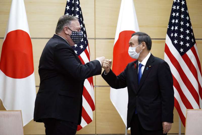 美日關係，美國國務卿與日本首相菅義偉。（美聯社）