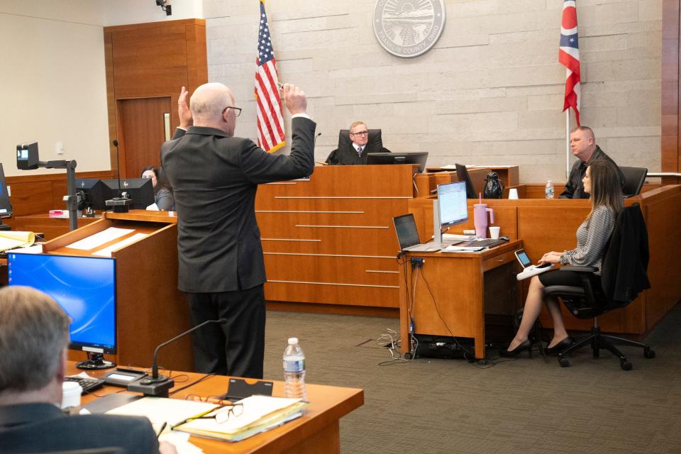 Defense Attorney Steve Nolder questions Christopher Corne in the trial of Michael Jason Meade at the Franklin County Common Pleas Court.