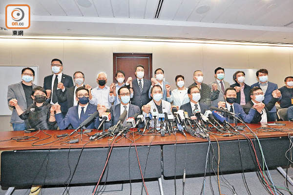 去年11月郭榮鏗、楊岳橋、郭家麒及梁繼昌4人遭DQ，泛民議員總辭抗議。
