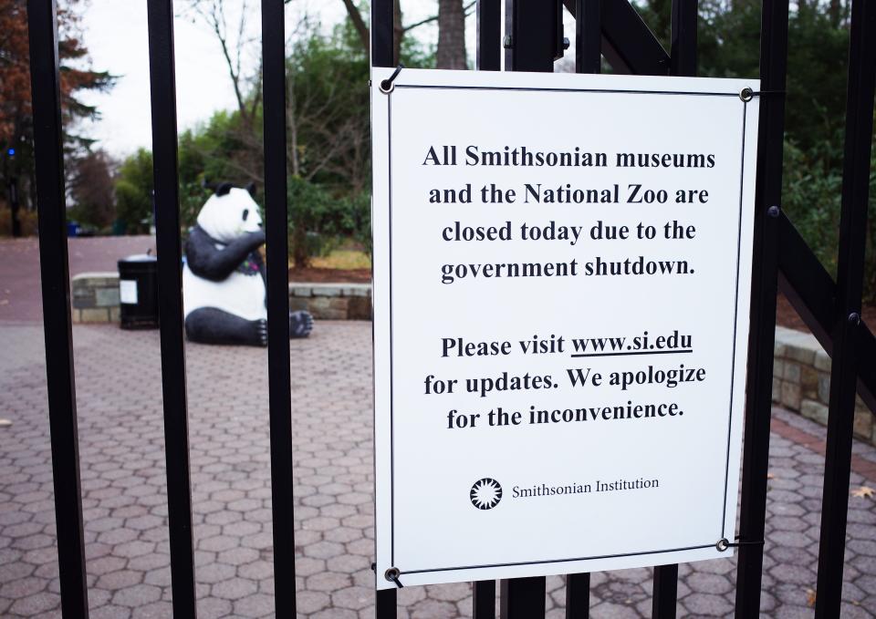 A sign on the main gate of the Smithsonian’s National Zoo announces the Zoo will be closed during the partial government shutdown on Jan. 3, 2019 in Washington, DC. (Photo: Mandel Ngan/AFP/Getty Images)