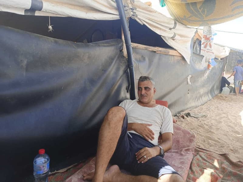 Ahmed Mduch and his family members have been displaced several times during the Gaza war. He and his family are currently living in a makeshift tent camp in Deir al-Balah, in the south of the Gaza Strip. Privat/Ahmed Mduch/dpa