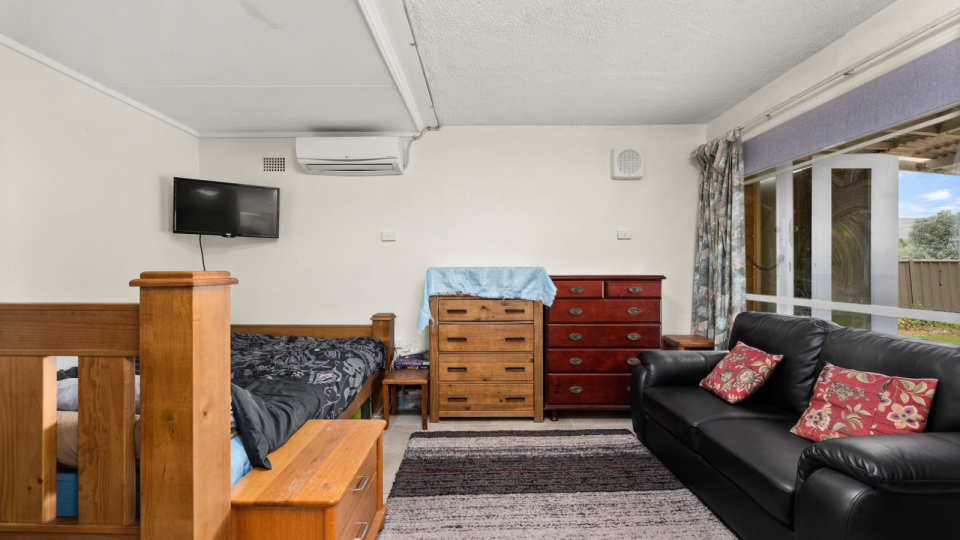 The interior of the renal property available in Canberra for under $400 per week.