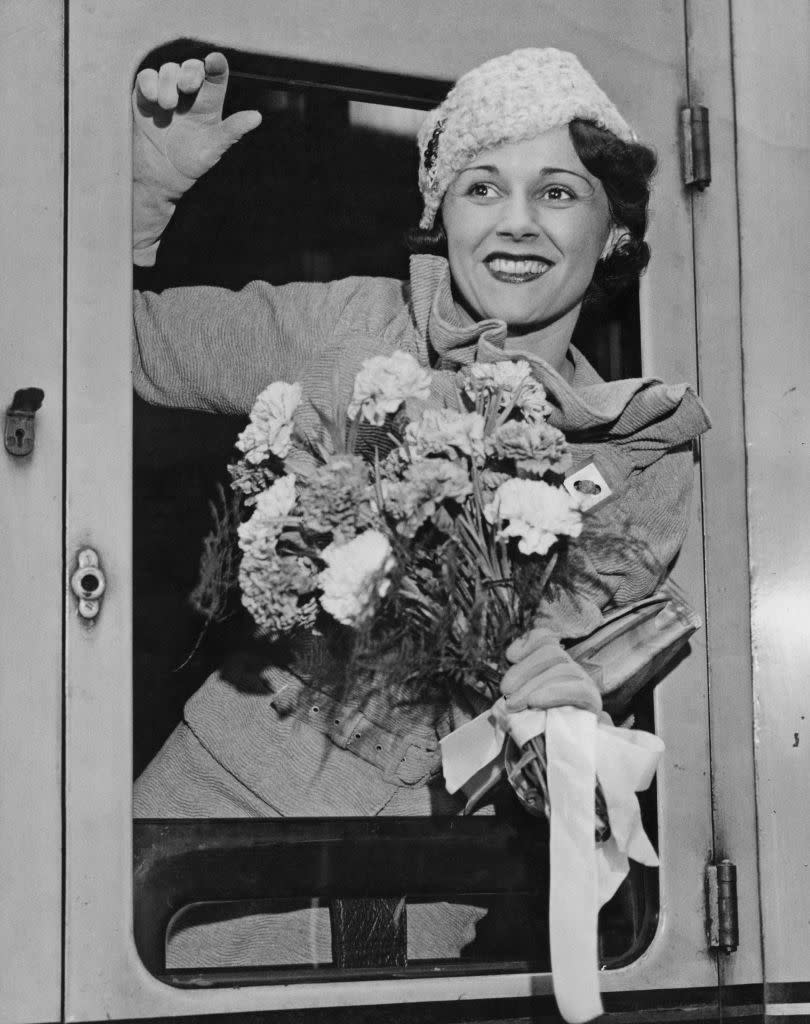 1930s: Women should use flowers to attract men.