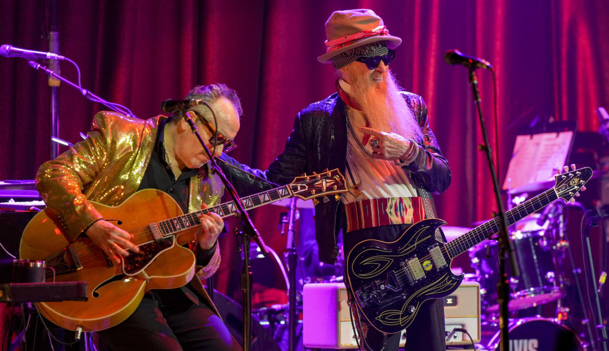  Elvis Costello (left) and Billy Gibbons perform at the Brooklyn Bowl Nashville in Nashville, Tennessee on March 12, 2023 