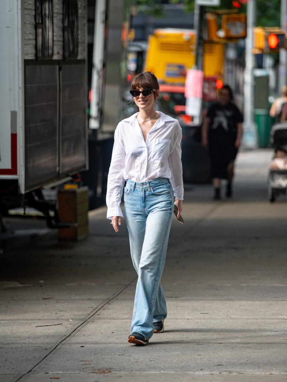 dakota johnson jeans