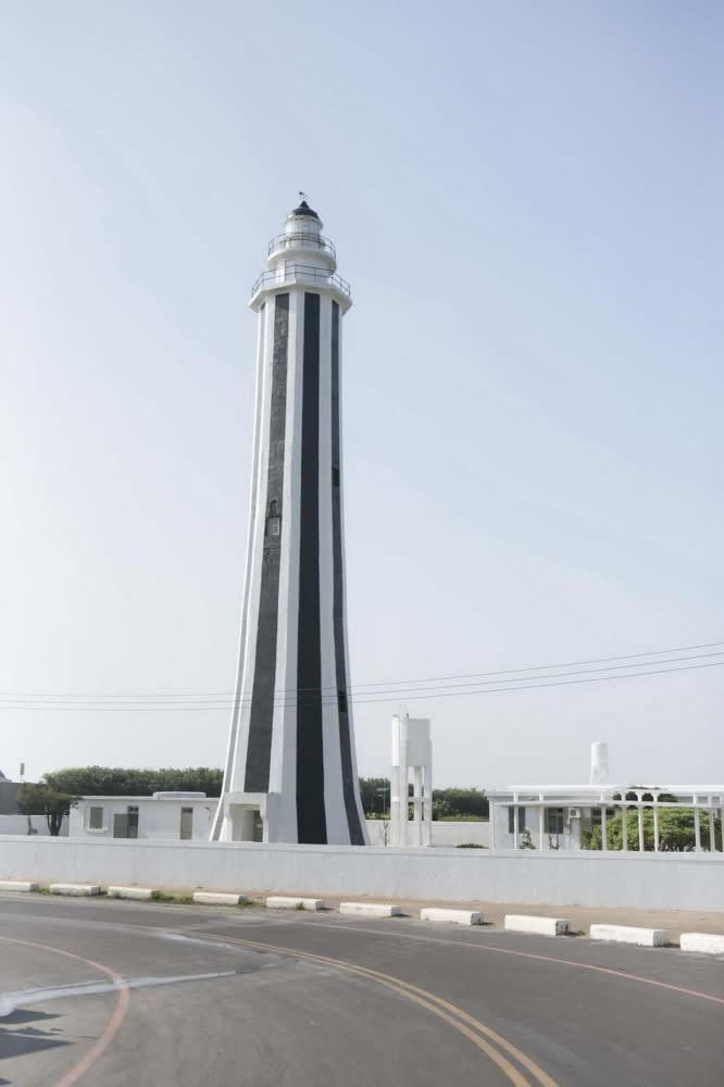 黑白相間的芳苑燈塔是全台灣最高的燈塔。