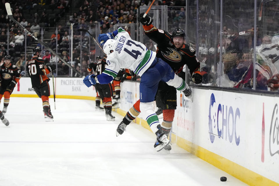 Vancouver Canucks defenseman Noah Juulsen, left, collides with Anaheim Ducks left wing Max Jones during the third period of an NHL hockey game Sunday, March 3, 2024, in Anaheim, Calif. (AP Photo/Mark J. Terrill)