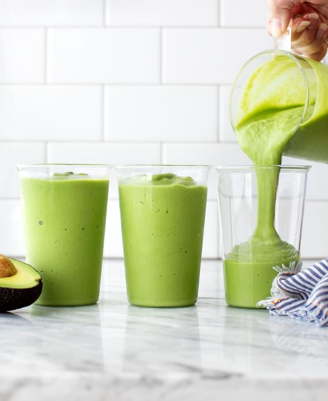 Smoothie recipes 21 - How to lose weight with smoothies? 🤔👇🏼 ⁣⁣ Here's  the most simple, healthy and effective way to give your body a break from  all the processed foods and