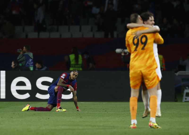 Foto de los jugadores del Paris St Germain celebrando después de que Kylian Mbappe marcara el cuarto gol ante Barcelona por la Champions