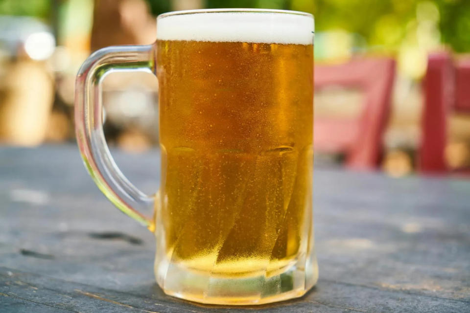 <strong>日本最近傳出有男子在啤酒杯裡「鮮榨」尿液玩樂，事後道歉稱自己當時喝醉才失態。（示意圖／非當事啤酒／取自pexels）</strong>