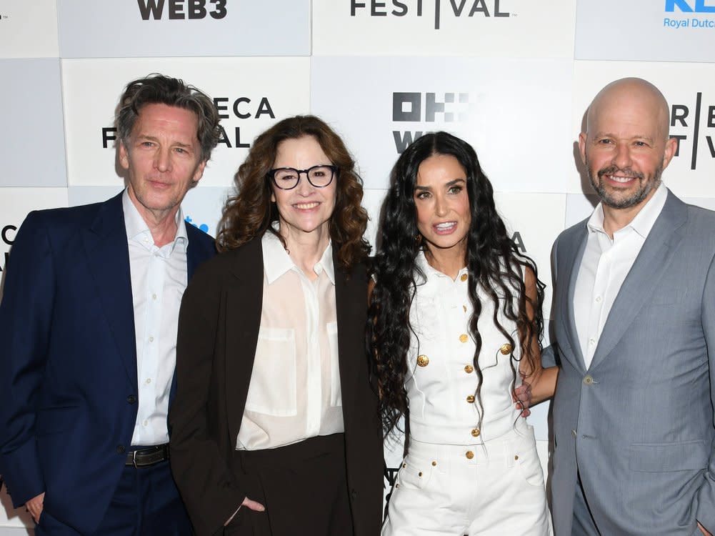 Andrew McCarthy, Ally Sheedy, Demi Moore und Jon Cryer (v. l.) bei der Premiere von "Brats" auf dem Tribeca Film Festival. (Bild: imago/ZUMA Press Wire)